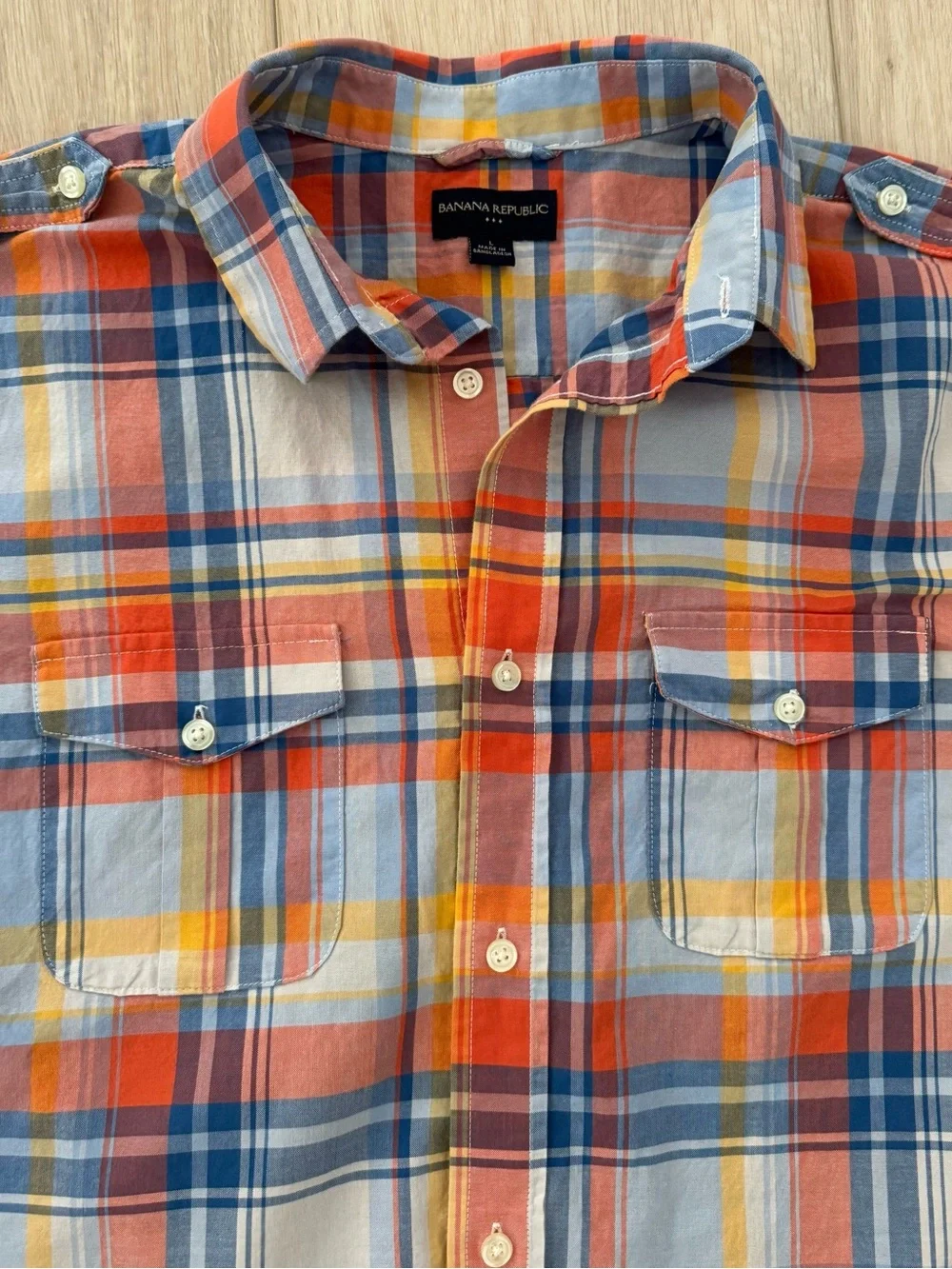Banana Republic men’s Large madras plaid short sleeve button-down camp shirt